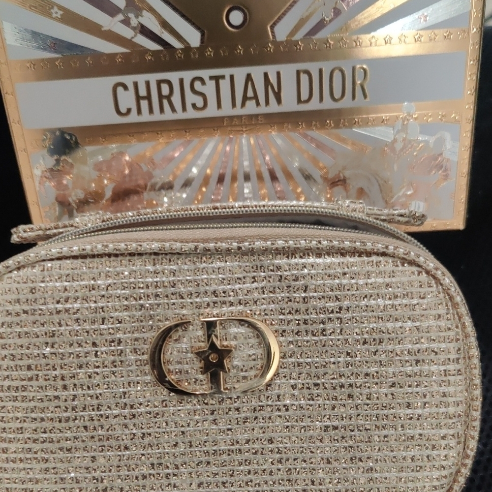Shimmering Christin Doir Gold Clutch with Star Emblem - Picture 11 of 14
